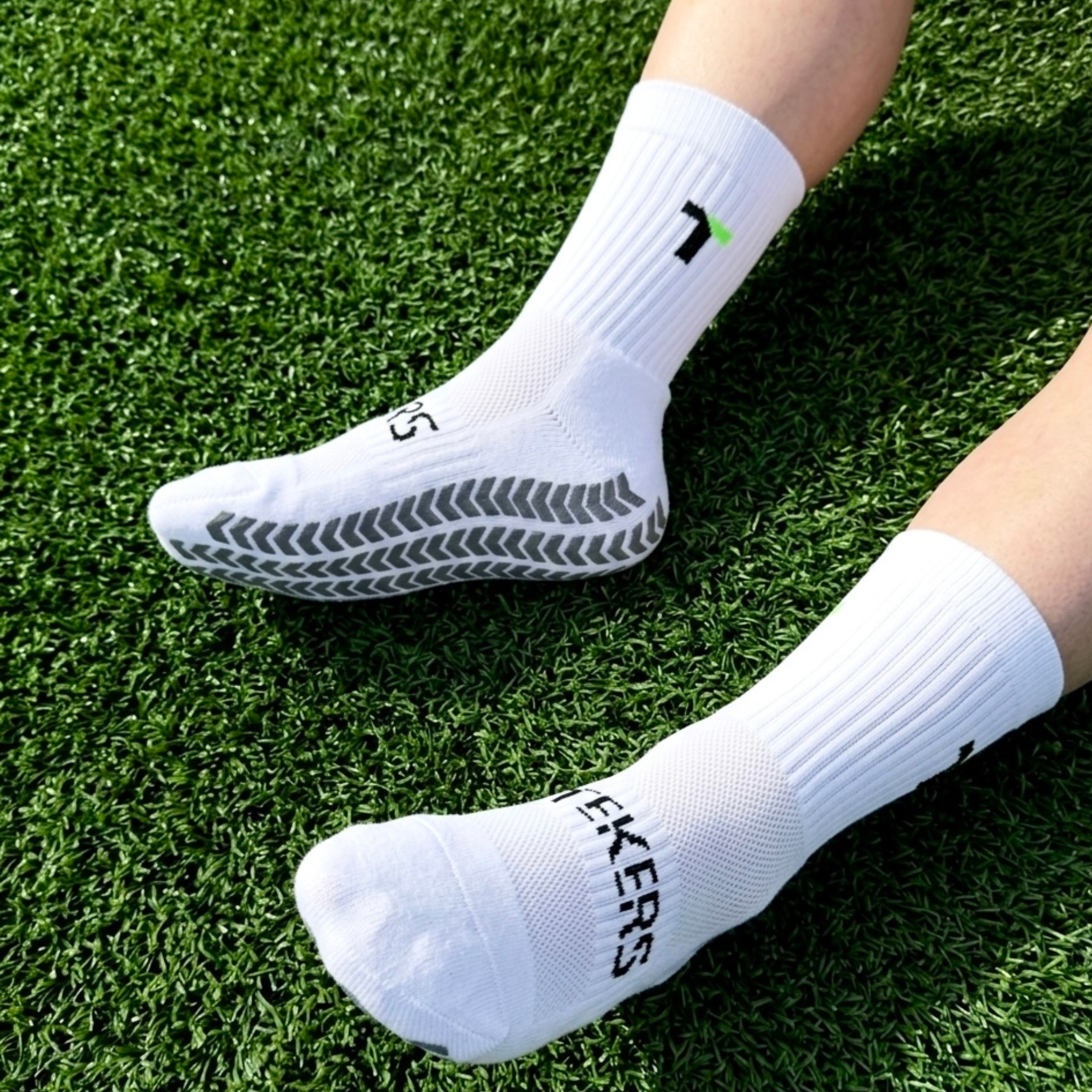 TEKERS:  PERFORMANCE GRIP SOCKS