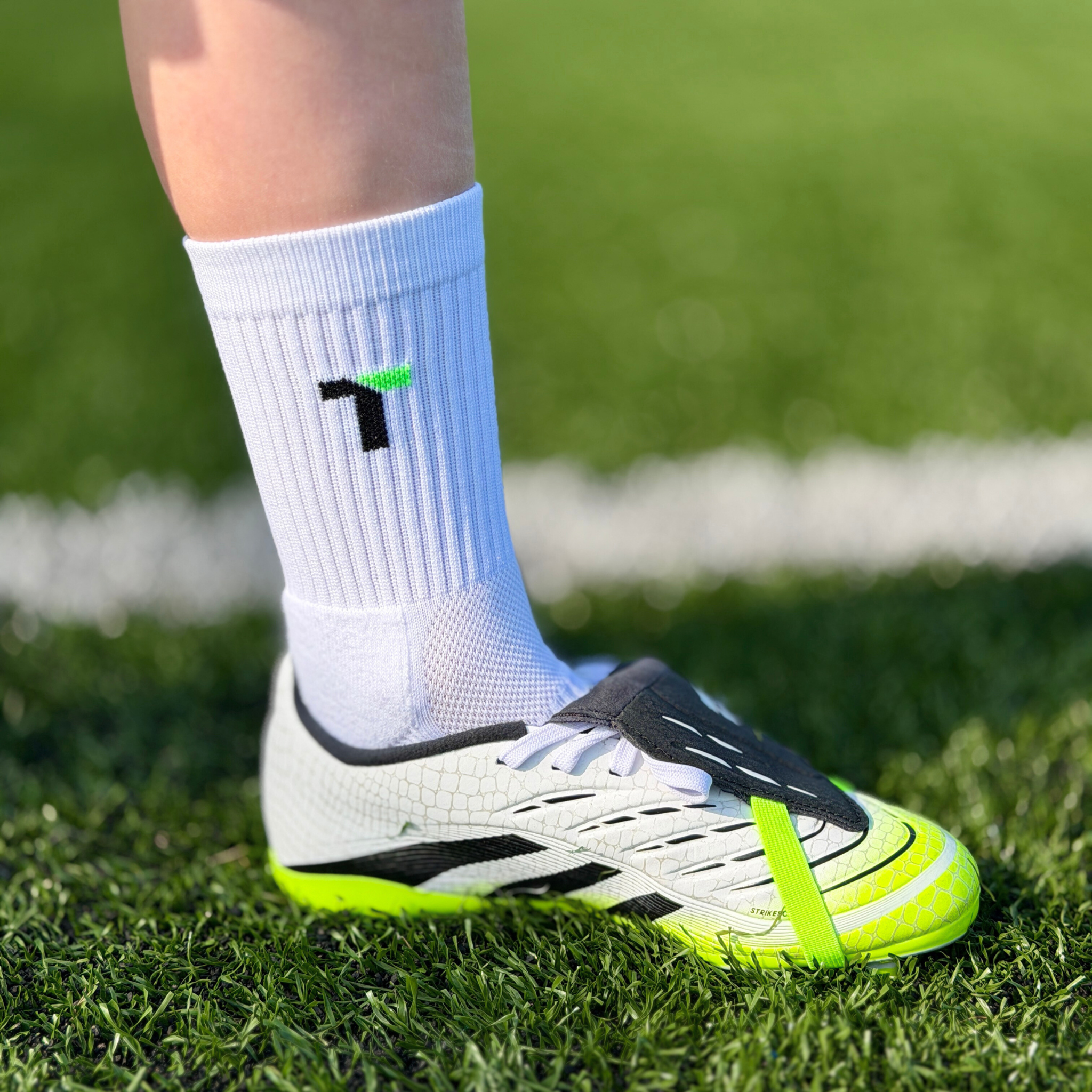 TEKERS:  PERFORMANCE GRIP SOCKS